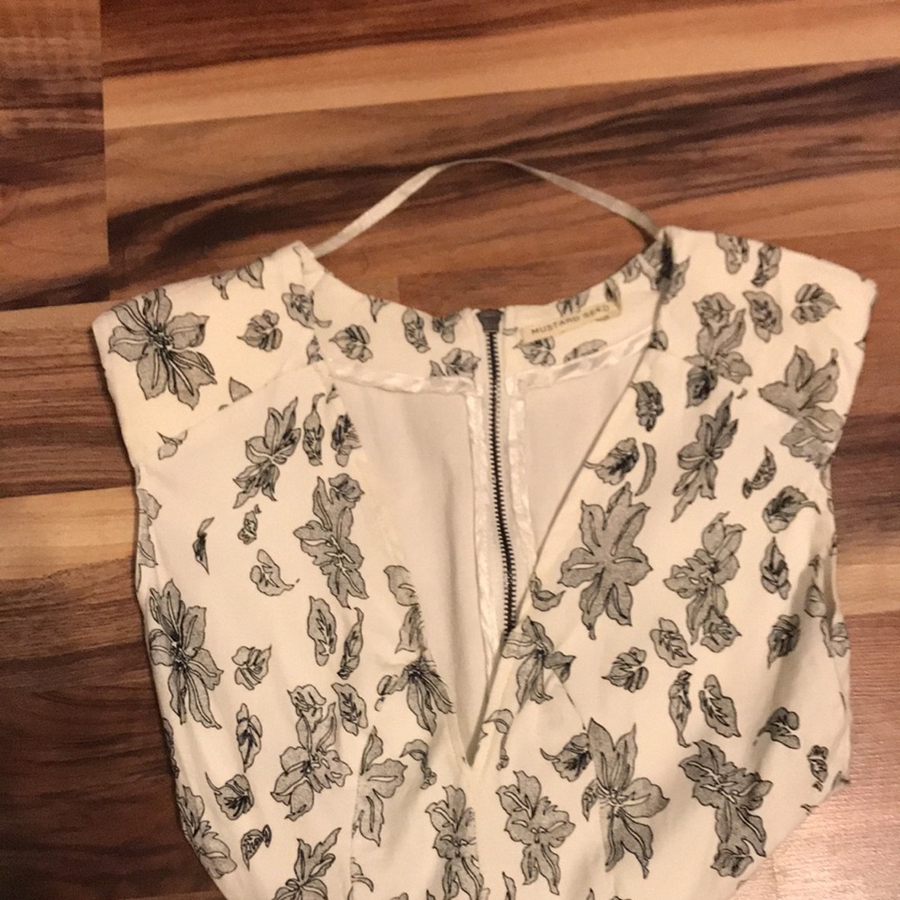 Dress - Picture 2 of 5